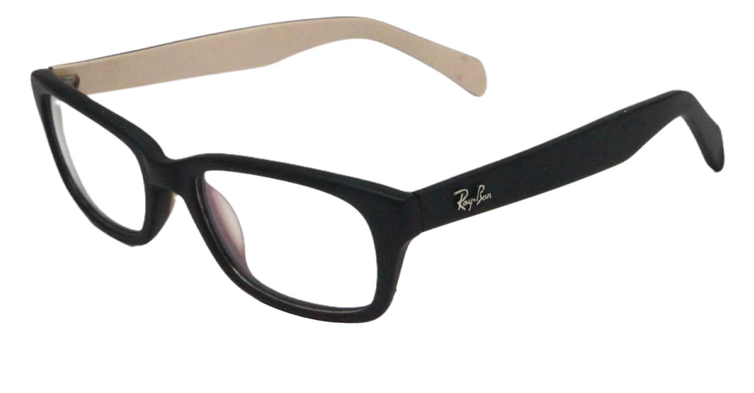 side pose of Gooldy glasses