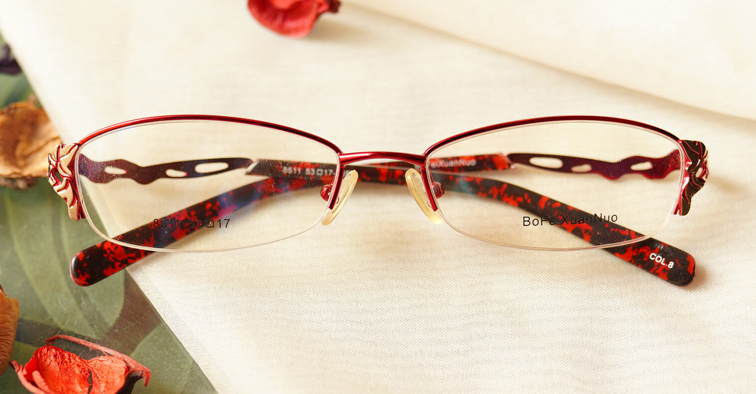 Grand glasses placed on the table