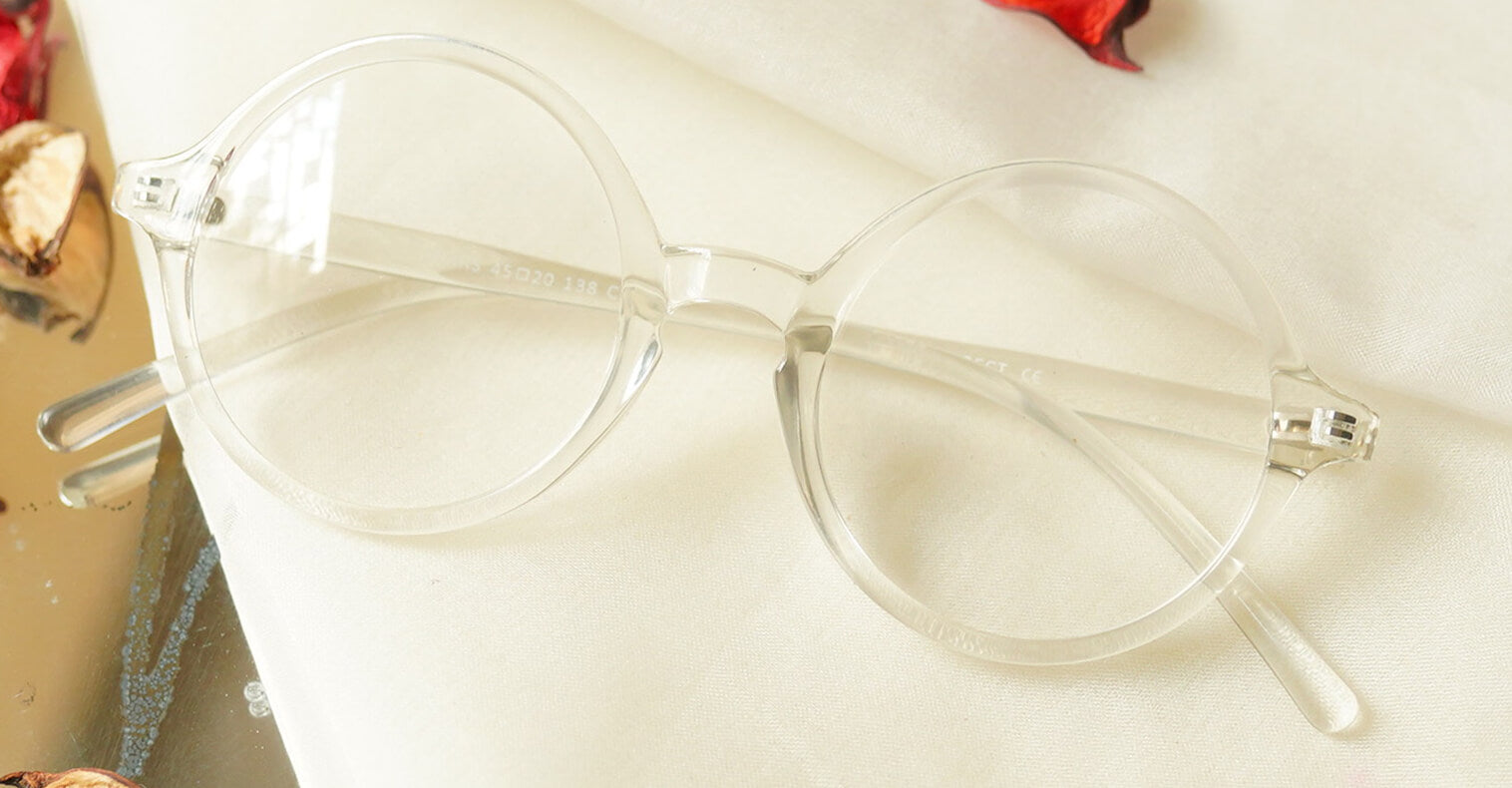 Listie glasses placed on the table