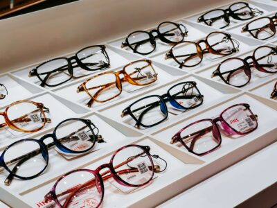 Should Eyeglasses Cover Your Eyebrows?