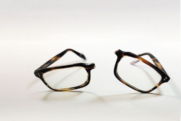 Broken glasses in two pieces