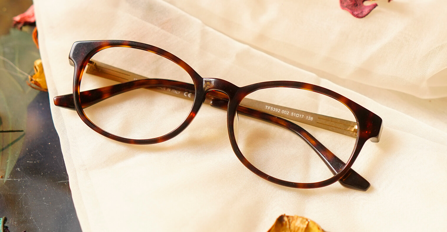 Tomford Chocopie troties brown colored full frame round shape Glasses placed on the table