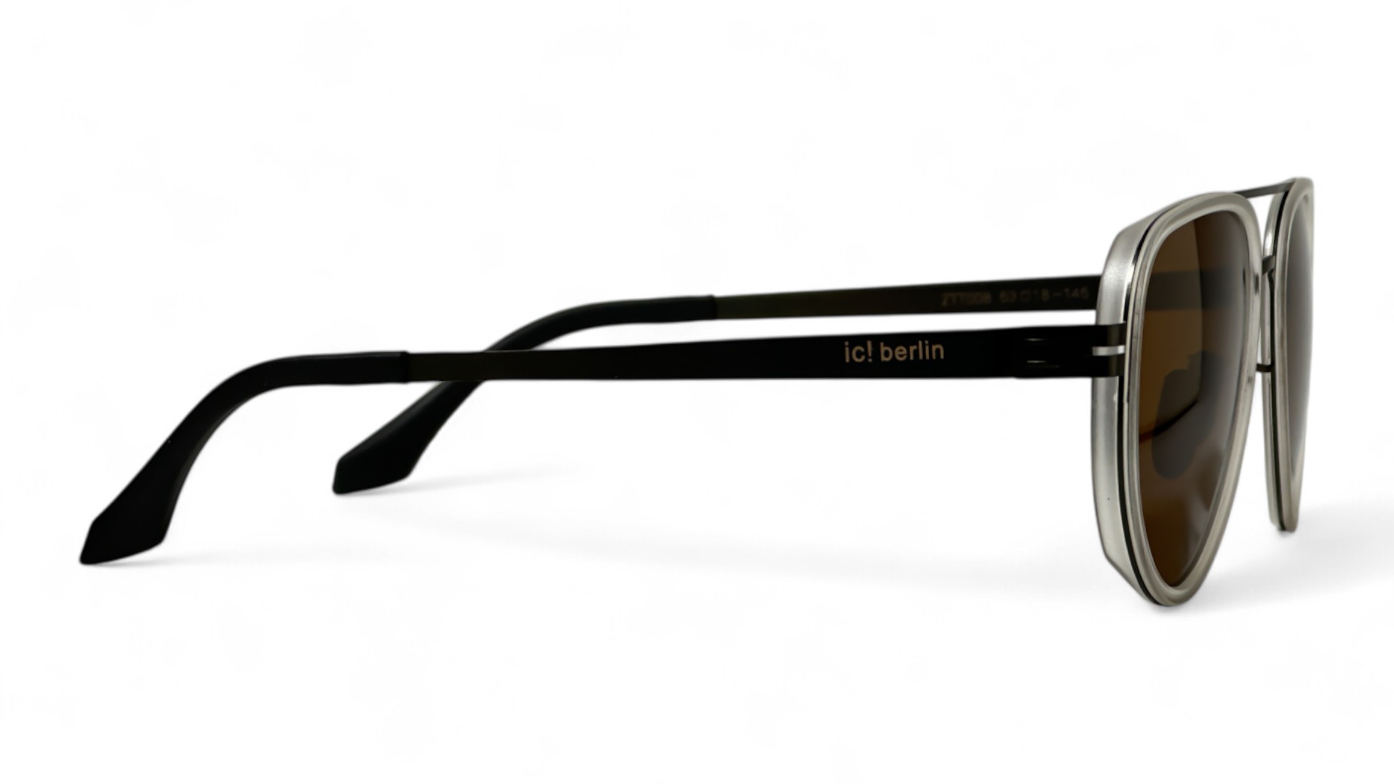 APC_3130-Photoroom brown sunglasses